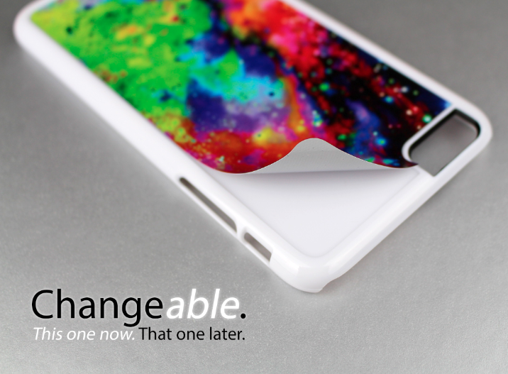 The Black & White Sharp Chevron Pattern Skin-Sert Case for the Apple iPhone 5c