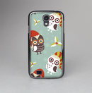 The Abstract Vintage Christmas Owls Skin-Sert Case for the Samsung Galaxy S4