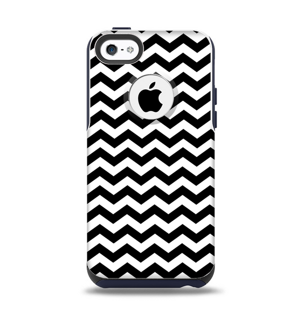 The Black & White Chevron Pattern V2 Apple iPhone 5c Otterbox Commuter Case Skin Set