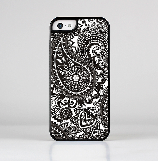 The Black & White Paisley Pattern V1 Skin-Sert Case for the Apple iPhone 5c