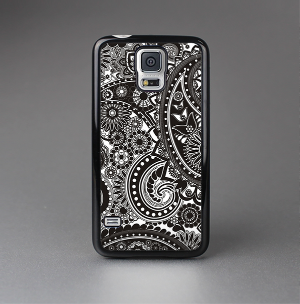 The Black & White Pasiley Pattern Skin-Sert Case for the Samsung Galaxy S5