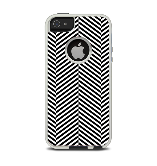 The Black and White Opposite Stripes Apple iPhone 5-5s Otterbox Commuter Case Skin Set