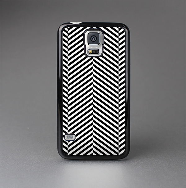 The Black and White Opposite Stripes Skin-Sert Case for the Samsung Galaxy S5