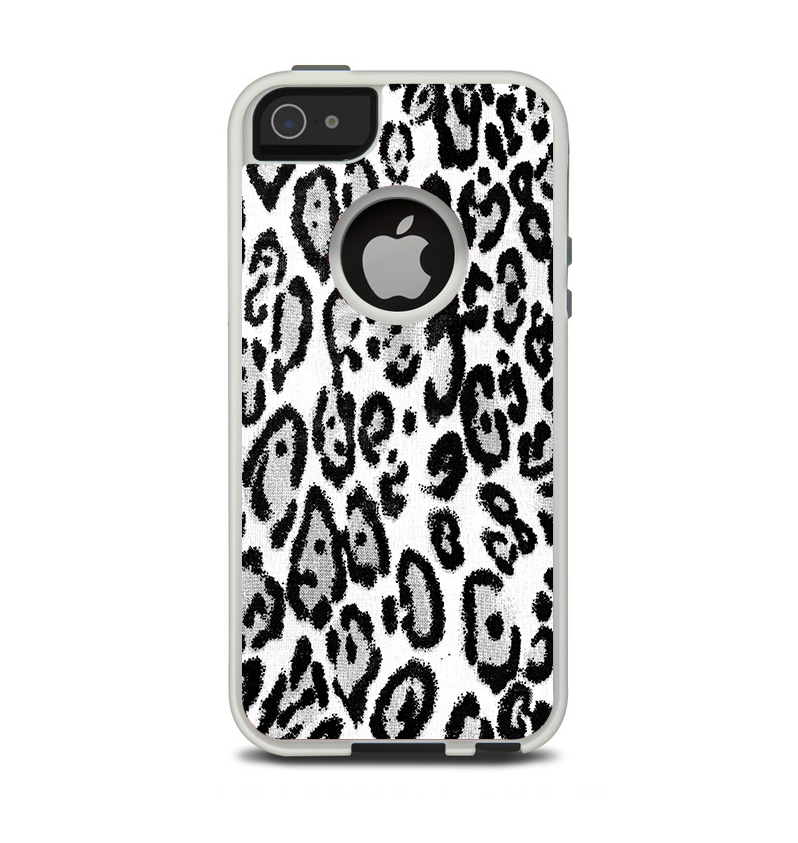 The Black and White Snow Leopard Pattern Apple iPhone 5-5s Otterbox Commuter Case Skin Set