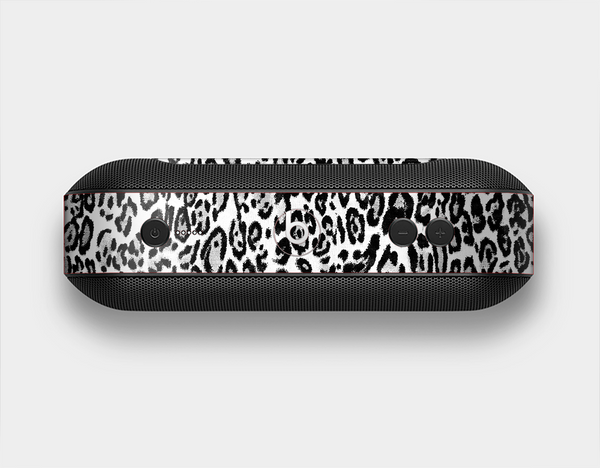 The Black and White Snow Leopard Pattern Skin Set for the Beats Pill Plus