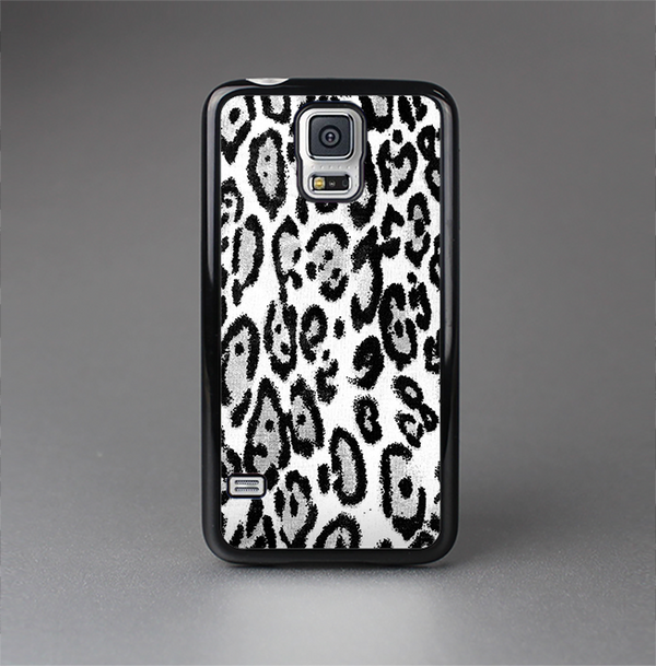 The Black and White Snow Leopard Pattern Skin-Sert Case for the Samsung Galaxy S5