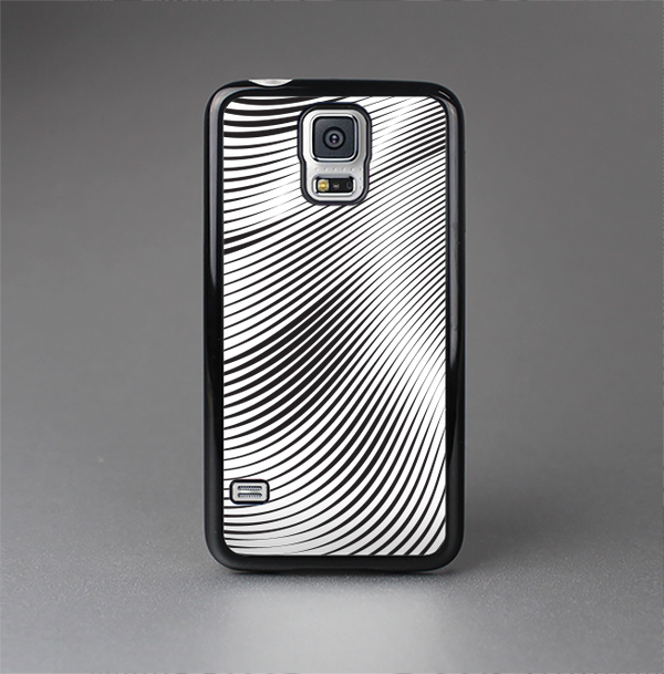 The Black and White Wavy Surface Skin-Sert Case for the Samsung Galaxy S5
