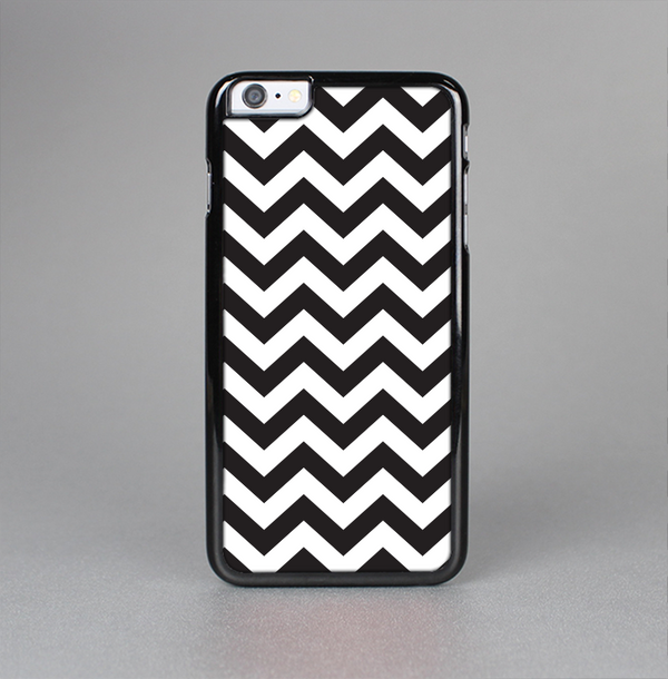 The Black and White Zigzag Chevron Pattern Skin-Sert Case for the Apple iPhone 6