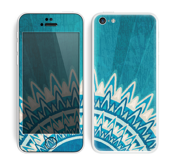 The Blue Spiked Orb Pattern V3 Skin for the Apple iPhone 5c