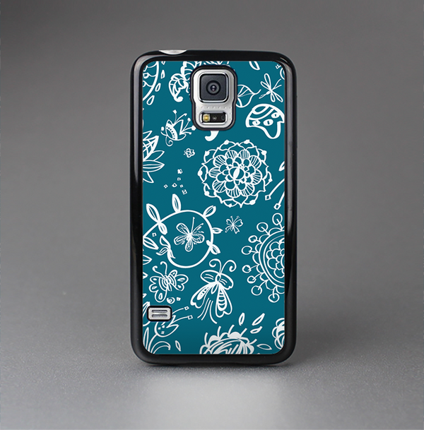 The Blue & White Floral Sketched Lace Patterns v21 Skin-Sert Case for the Samsung Galaxy S5