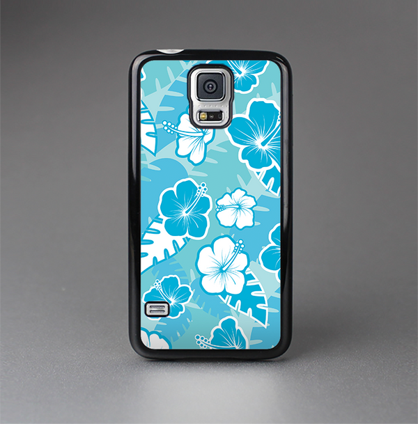 The Blue & White Hawaiian Floral Pattern V4 Skin-Sert Case for the Samsung Galaxy S5
