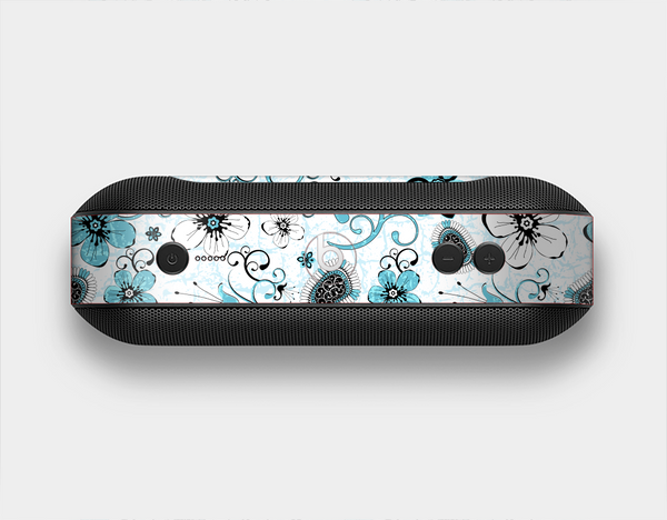 The Blue and White Floral Laced Pattern Skin Set for the Beats Pill Plus