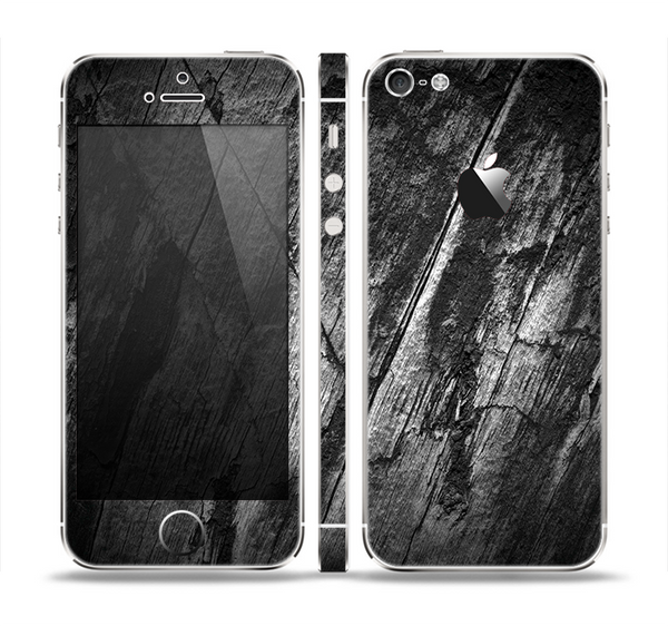 The Cracked Black Planks of Wood Skin Set for the Apple iPhone 5