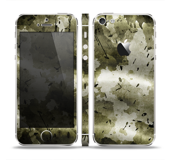 The Grungy Vivid Camouflage Skin Set for the Apple iPhone 5