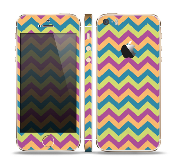 The Retro Colored Green & Purple Chevron Pattern Skin Set for the Apple iPhone 5s