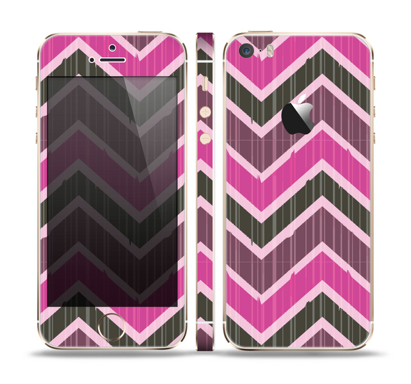 The Scratched Vintage Chevron Surface Skin Set for the Apple iPhone 5s