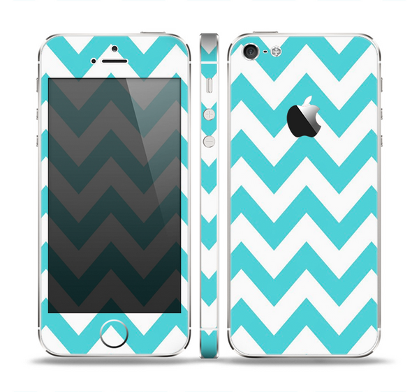 The Subtle Blue & White Chevron Pattern Skin Set for the Apple iPhone 5