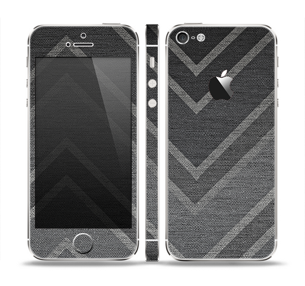 The Two-Toned Dark Black Wide Chevron Pattern V3 Skin Set for the Apple iPhone 5