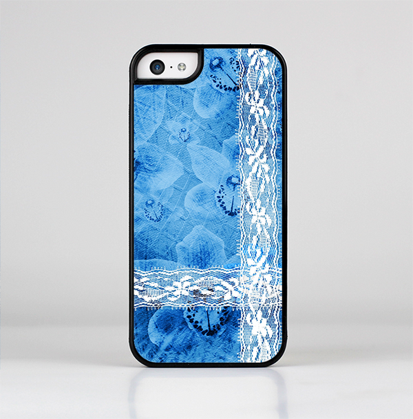 The Vibrant Blue & White Floral Lace Skin-Sert for the Apple iPhone 5c Skin-Sert Case