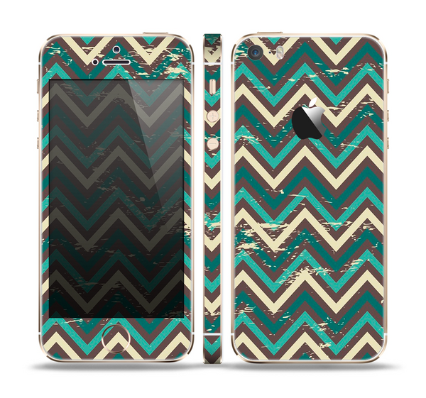 The Vintage Green & Tan Chevron Pattern Skin Set for the Apple iPhone 5s
