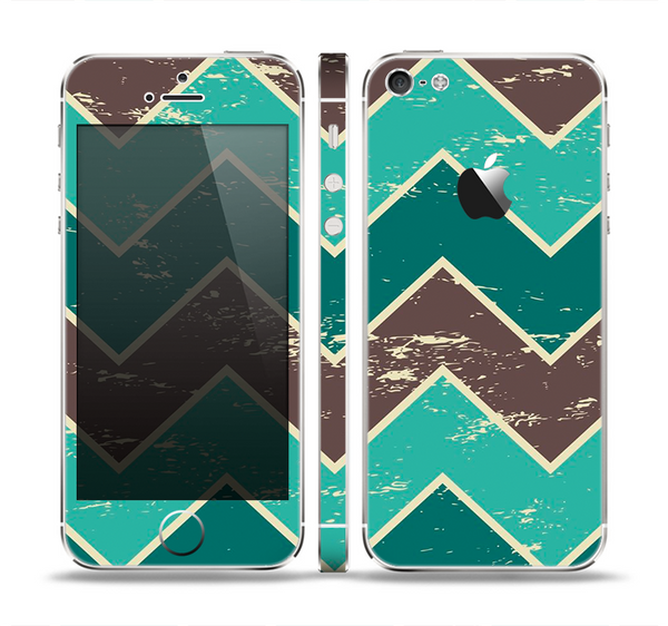 The Vintage Green & Tan Chevron Pattern V2 Skin Set for the Apple iPhone 5