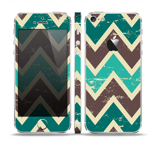 The Vintage Green & Tan Chevron Pattern V3 Skin Set for the Apple iPhone 5