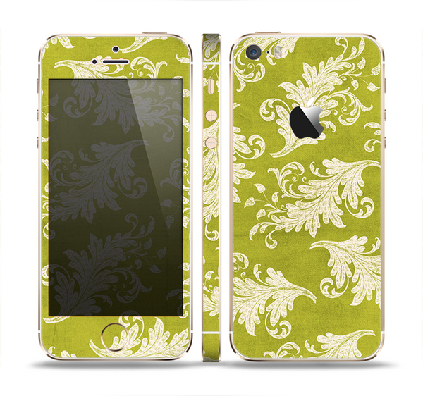 The Vintage Green & White Floral Pattern Skin Set for the Apple iPhone 5s