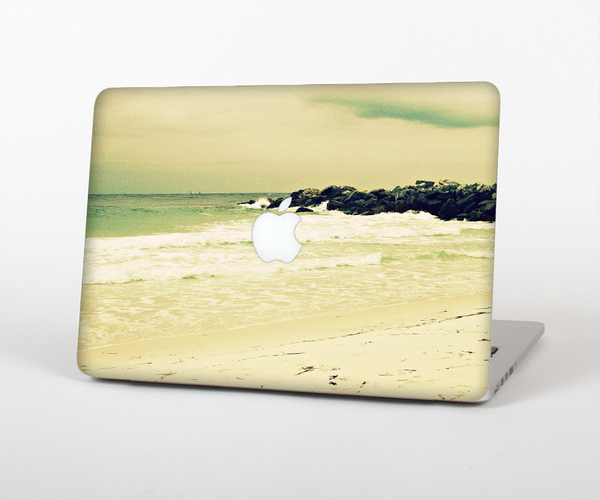 The Vintage Subtle Yellow Beach Scene Skin Set for the Apple MacBook Pro 15" with Retina Display