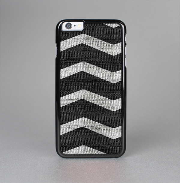 The Wide Black and Light Gray Chevron Pattern V3 Skin-Sert Case for the Apple iPhone 6