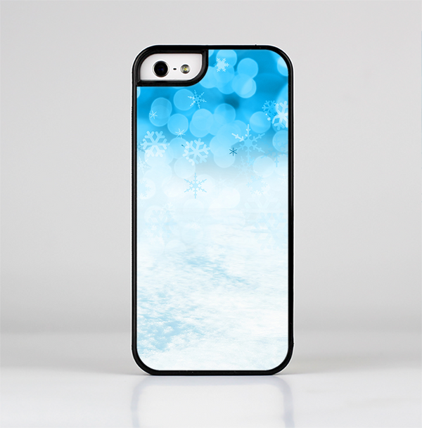 The Winter Blue Abstract Unfocused Skin-Sert Case for the Apple iPhone 5/5s