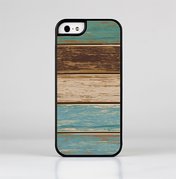 The Wooden Planks with Chipped Green and Brown Paint Skin-Sert Case for the Apple iPhone 5/5s