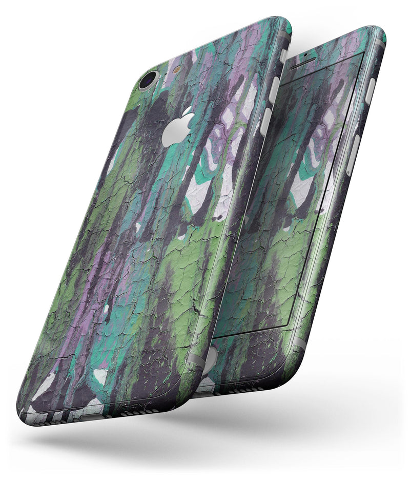 Abstract Cracked Green Paint Wall - Skin-kit for the iPhone 8 or 8 Plus