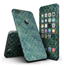 Dark_Green_Watercolor_Quatrefoil_-_iPhone_7_Plus_-_FullBody_4PC_v2.jpg