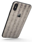 Disappearing Black and White Verticle Stripes - iPhone X Skin-Kit