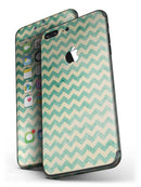 Faded_Green_Chevron_Pattern_-_iPhone_7_Plus_-_FullBody_4PC_v4.jpg