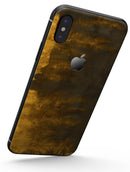 Golden Avalanche over Cliff - iPhone X Skin-Kit