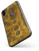 Golden Catipillar Fur - iPhone X Skin-Kit