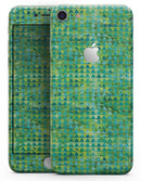 Green Textured Triangle Pattern - Skin-kit for the iPhone 8 or 8 Plus