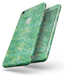 Green Textured Triangle Pattern - Skin-kit for the iPhone 8 or 8 Plus
