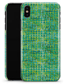 Green Textured Triangle Pattern - iPhone X Clipit Case