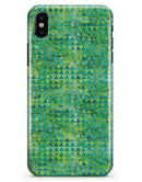 Green Textured Triangle Pattern - iPhone X Clipit Case