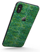 Green Textured Triangle Pattern - iPhone X Skin-Kit
