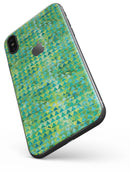 Green Textured Triangle Pattern - iPhone X Skin-Kit