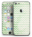 Grunge_Green_Horizontal_Chevron_Pattern__-_iPhone_7_-_FullBody_4PC_v2.jpg