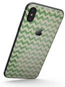 Grunge Green Horizontal Chevron Pattern  - iPhone X Skin-Kit