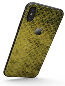 Grungy Black and Yellow Rococo Pattern - iPhone X Skin-Kit