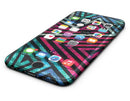 Grungy_Neon_Triangular_Zig_Zag_Shapes_-_iPhone_6s_-_Sectioned_-_View_4.jpg