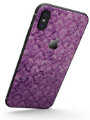 Grungy Violet Damask Pattern - iPhone X Skin-Kit