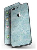 Light_Blue_Watercolor_Quatrefoil_-_iPhone_7_Plus_-_FullBody_4PC_v4.jpg