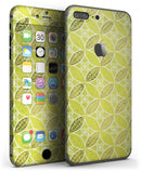 Micro_Brown_and_Lime_Green_Overlapping_Leaves_-_iPhone_7_Plus_-_FullBody_4PC_v3.jpg